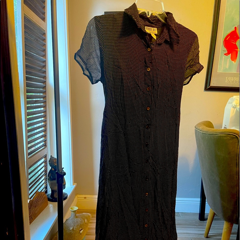 Silk,Flowy, long black dress with cap sleeves!